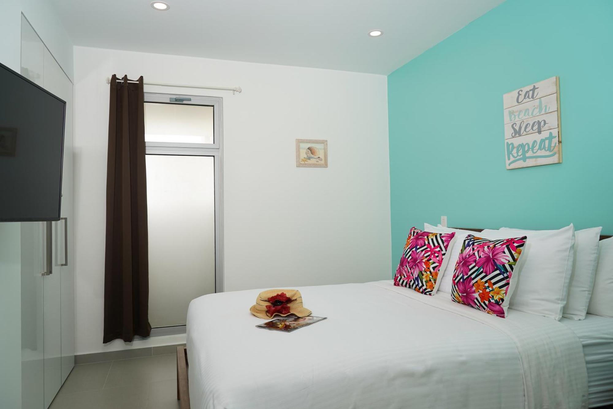Azure Beach Residences Palm Beach Екстер'єр фото