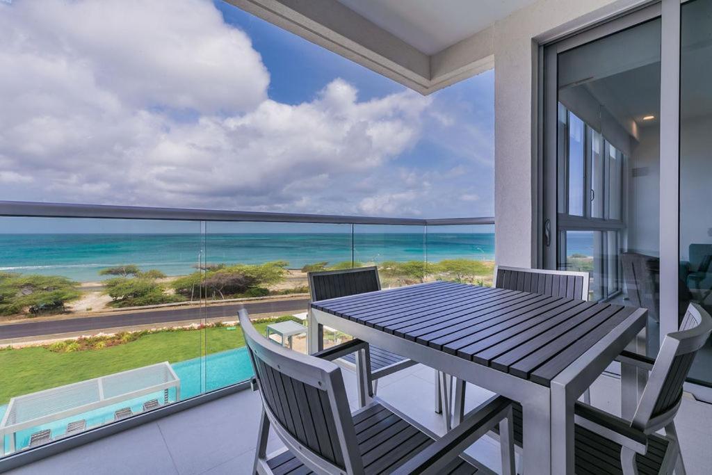 Azure Beach Residences Palm Beach Екстер'єр фото