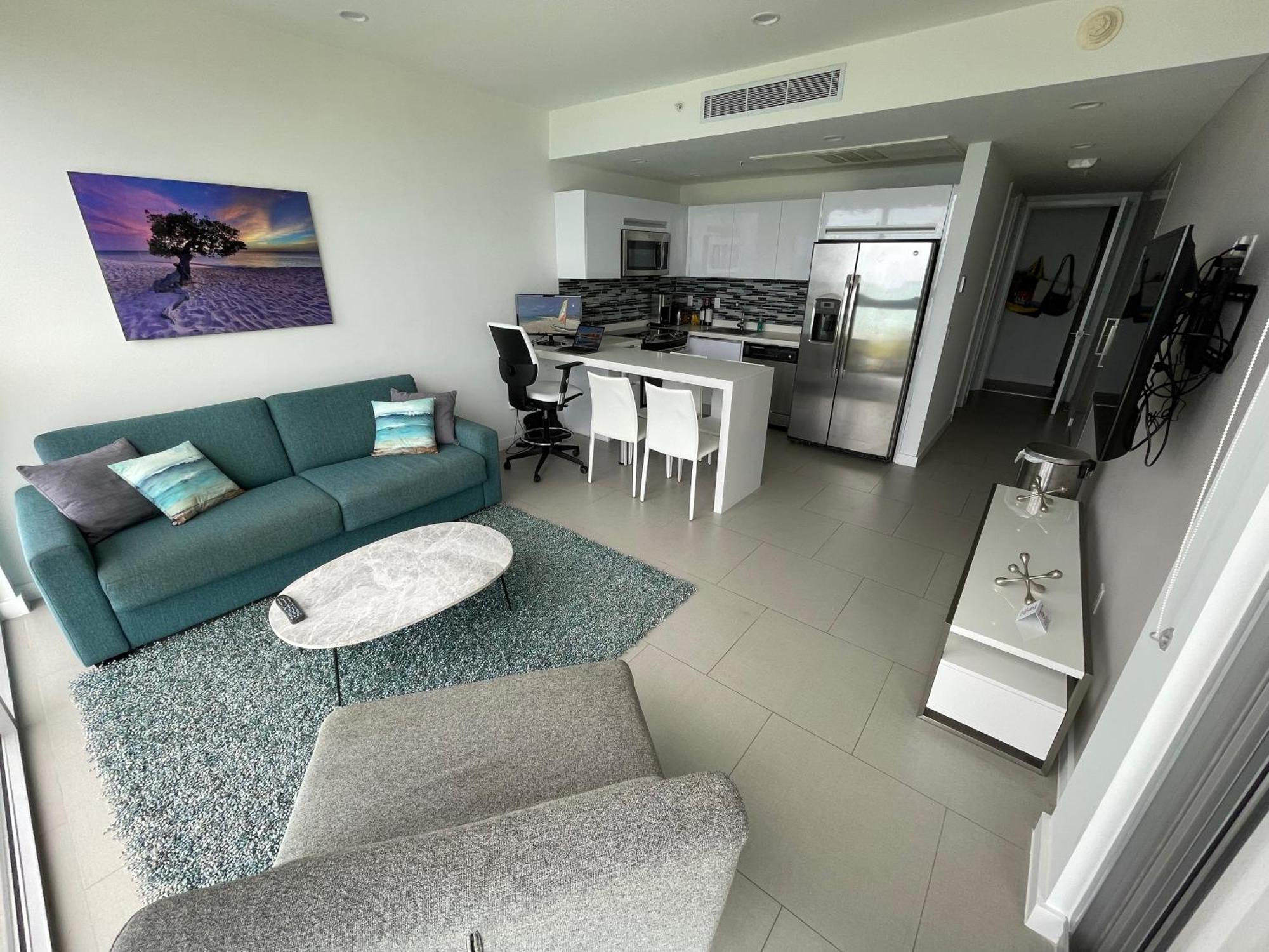 Azure Beach Residences Palm Beach Екстер'єр фото