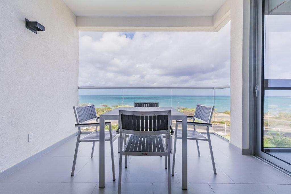 Azure Beach Residences Palm Beach Екстер'єр фото